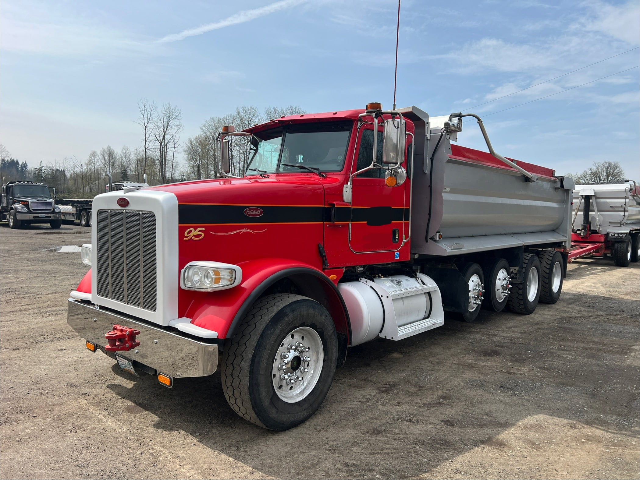 2014 PETERBILT 367 Dump Trucks for sale in Monroe, WA 98272