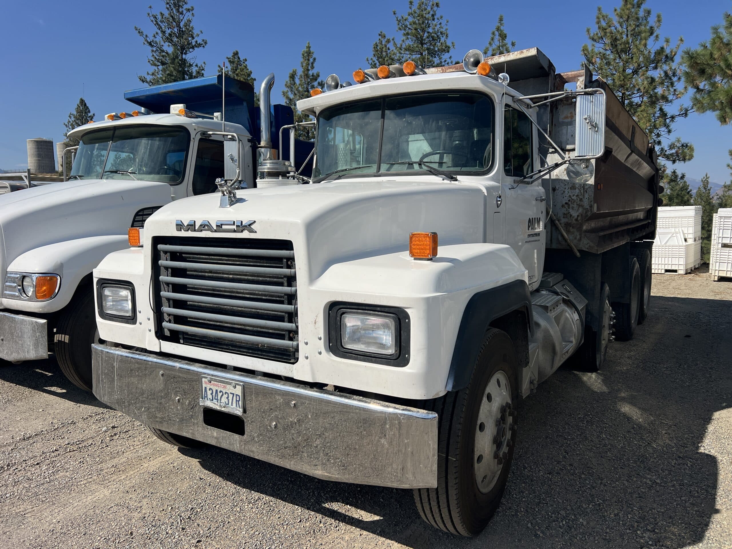 1992 MACK RD688 7 axle Transfer Dump Trucks for sale in Winthrop, WA 98862